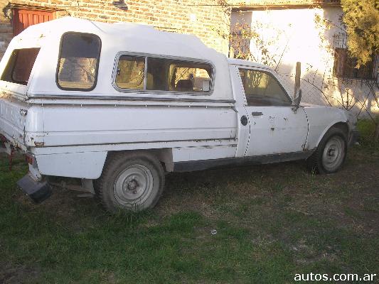 Peugeot 504 pick up en Jos C Paz ARS 10000