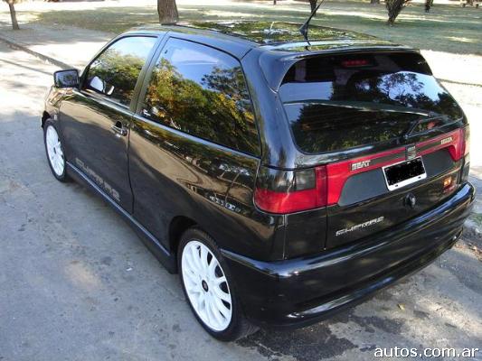 Seat Ibiza en Parque Chacabuco