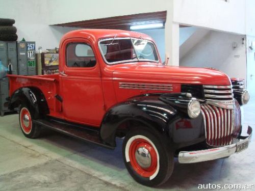 modelo 2010 150000 km Nafta chevrolet 1946 color roja y negra oroginal 